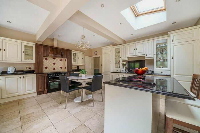 3 Bedroom Semi-Detached House To Rent In Shirley Avenue, Croydon, CR0