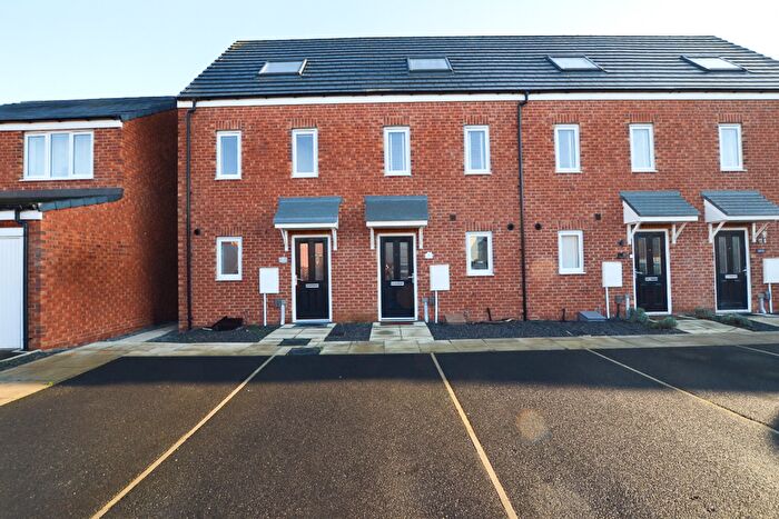 3 Bedroom Town House To Rent In Laceby Gardens, Cramlington, Northumberland, NE23
