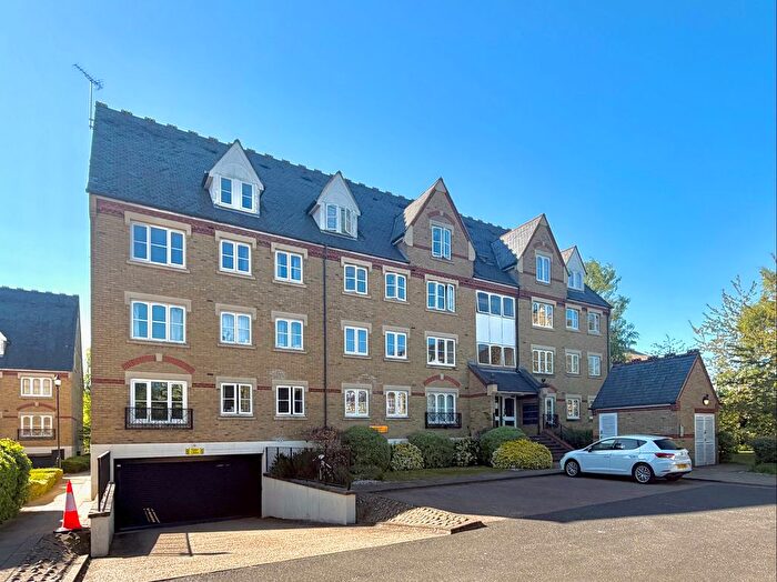 2 Bedroom Flat To Rent In Exeter Close, Watford, WD24