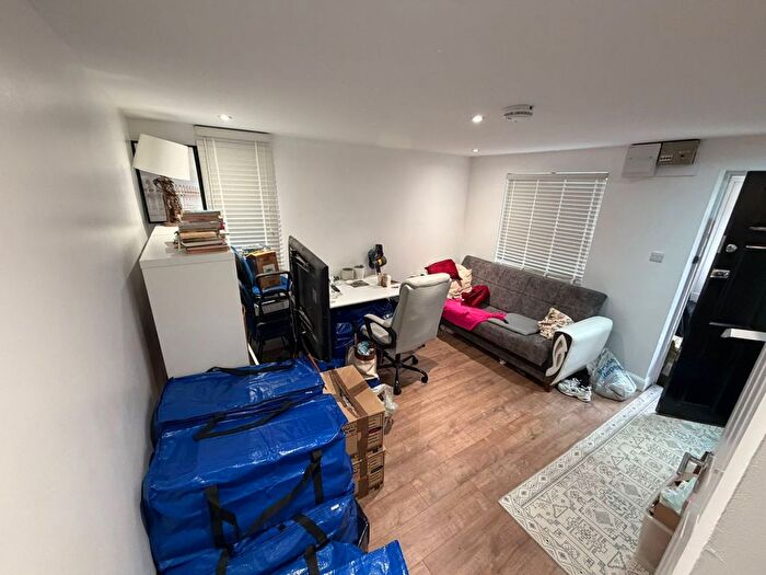 1 Bedroom Town House To Rent In Burnell Walk, London, SE1