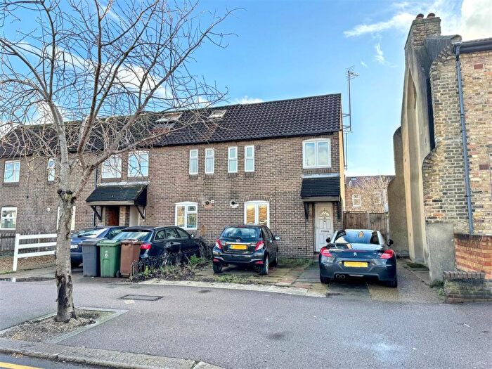 2 Bedroom End Of Terrace House For Sale In Crownfield Road, London, E15