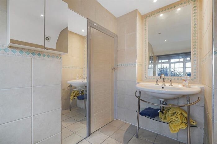 4 Bedroom Detached House For Sale In The Crossways, Wembley, HA9