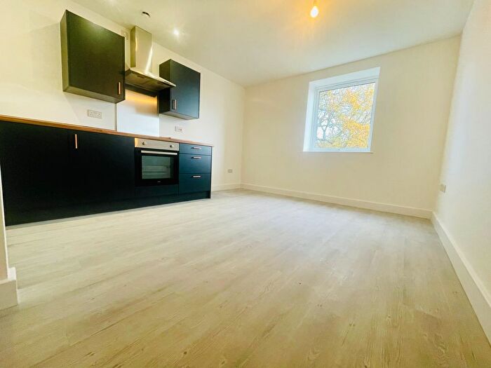 1 Bedroom Flat To Rent In Bingley Road, Bradford, BD9