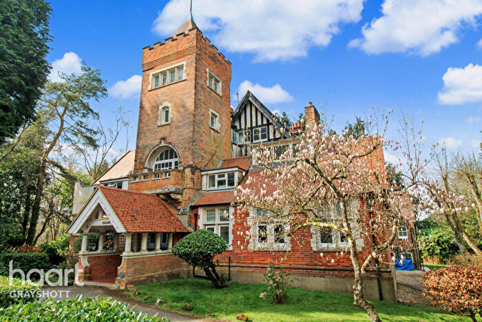 1 Bedroom Character Property For Sale In Tower Road, Hindhead, GU26