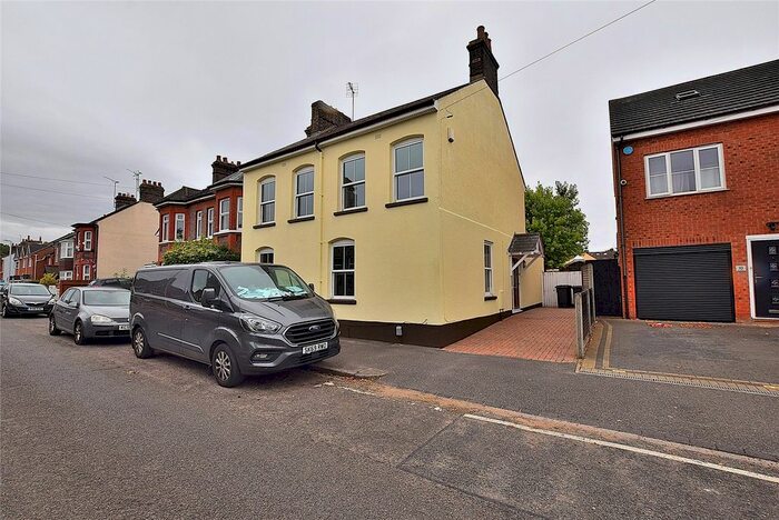 3 Bedroom Detached House To Rent In Burr Street, Dunstable, Beds, LU6