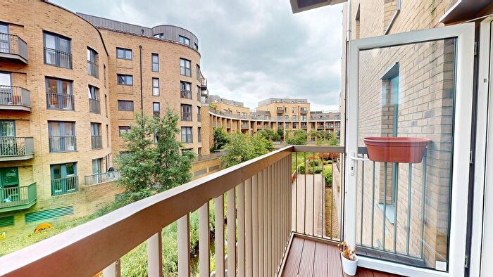 2 Bedroom Flat To Rent In Whitestone Way, Croydon, CR0