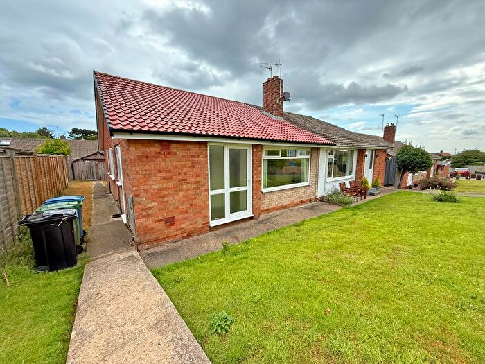 3 Bedroom Semi-Detached Bungalow For Sale In Bradworth Close, Osgodby, Scarborough, YO11
