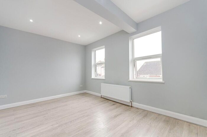 3 Bedroom Flat To Rent In Constance Road, Sutton, SM1
