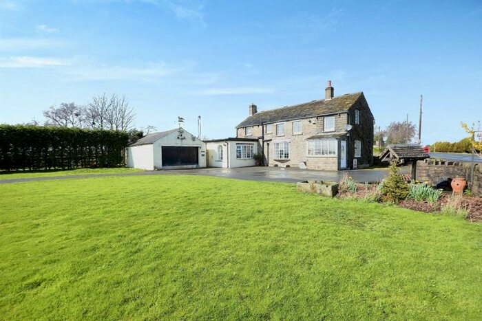 3 Bedroom Detached House For Sale In Penistone Road, Denby Dale, Huddersfield, HD8