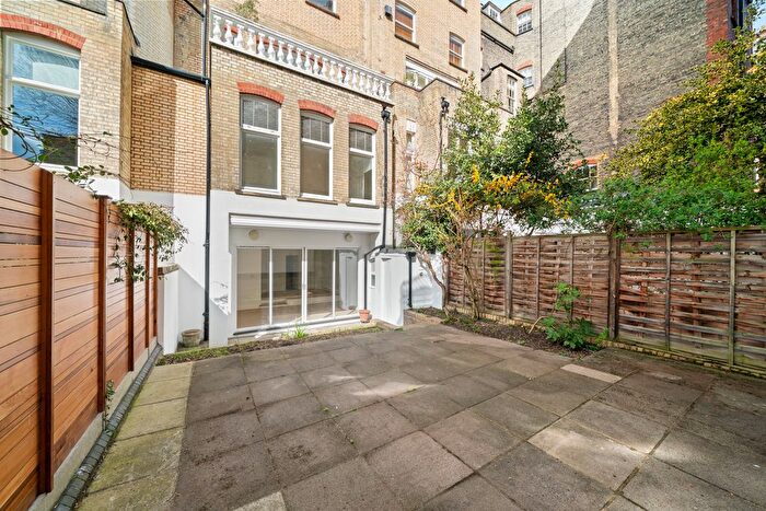 2 Bedroom Maisonette To Rent In Pont Street, London, SW1X