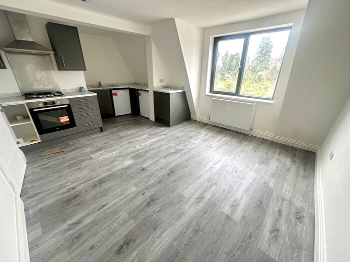 2 Bedroom Flat To Rent In Barge Drive, Southall, Greater London, UB2