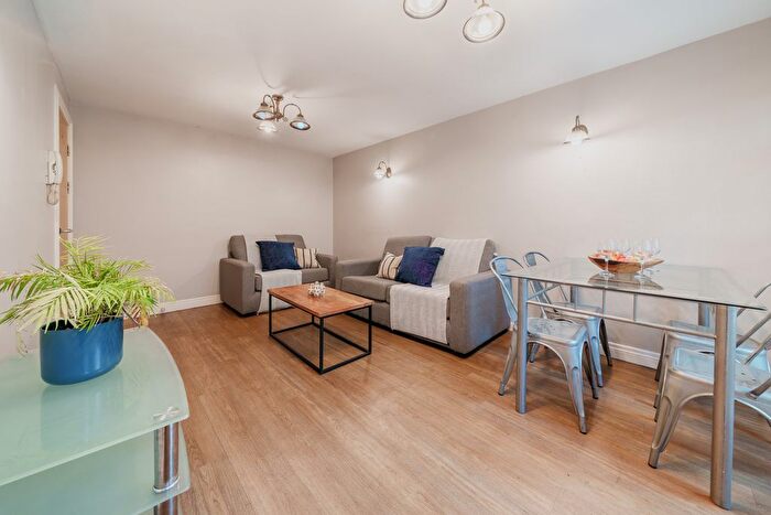 5 Bedroom Property To Rent In Flat, Lowry House, Manchester, M14