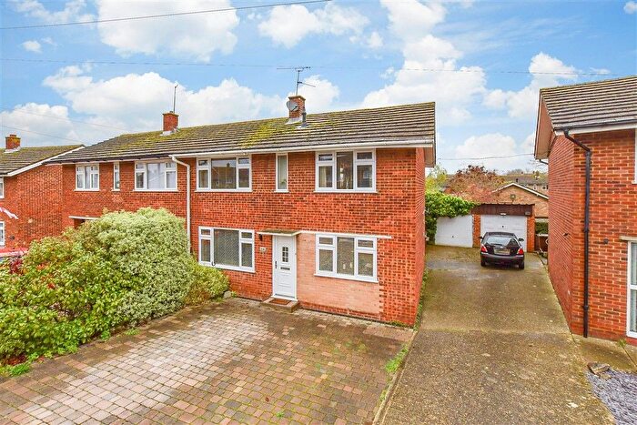 3 Bedroom Semi-Detached House For Sale In Kingfisher Road, Birds Estate, Larkfield, Kent, ME20