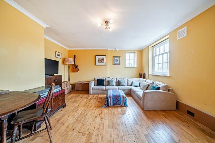 2 Bedroom Flat For Sale In Vicarage Crescent, Battersea, London, SW11