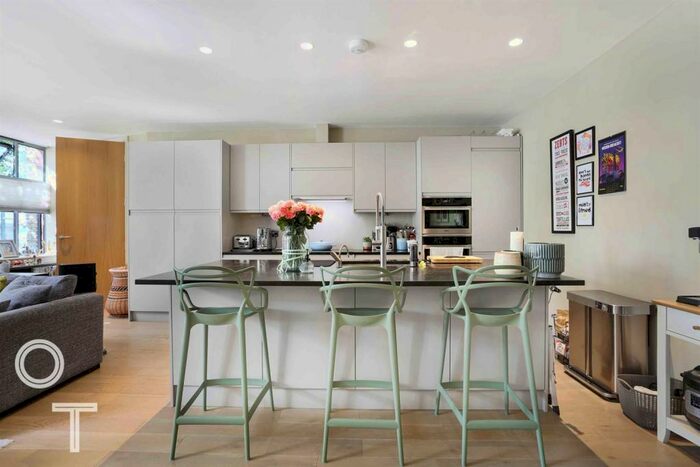 3 Bedroom Flat To Rent In Grafton Road, Kentish Town, NW5