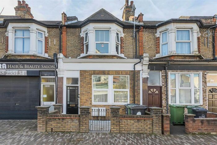 3 Bedroom Flat To Rent In Francis Road, Leyton, London, E10