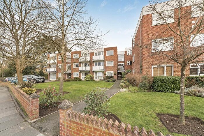 2 Bedroom Flat To Rent In Clifton Road, London, SW19