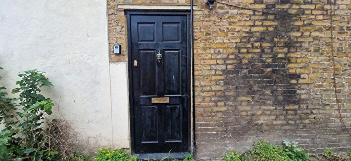 1 Bedroom Flat To Rent In A Baker Street, Enfield, EN1