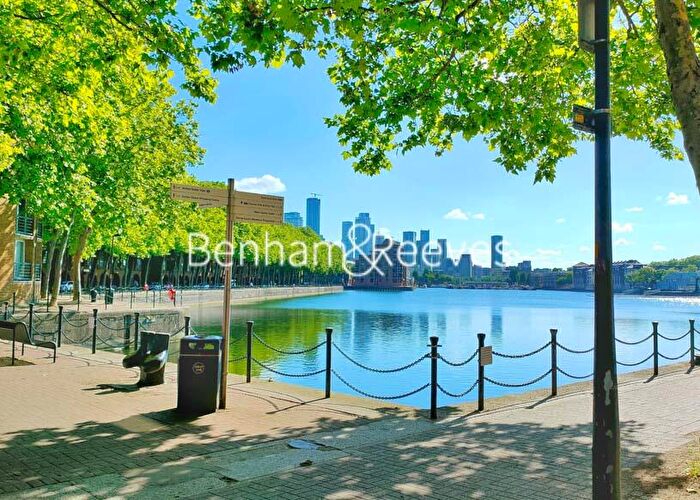2 Bedroom Apartment To Rent In Winchester Square, London, SE8