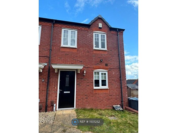 3 Bedroom Semi-Detached House To Rent In Caban Close, Birmingham, B31