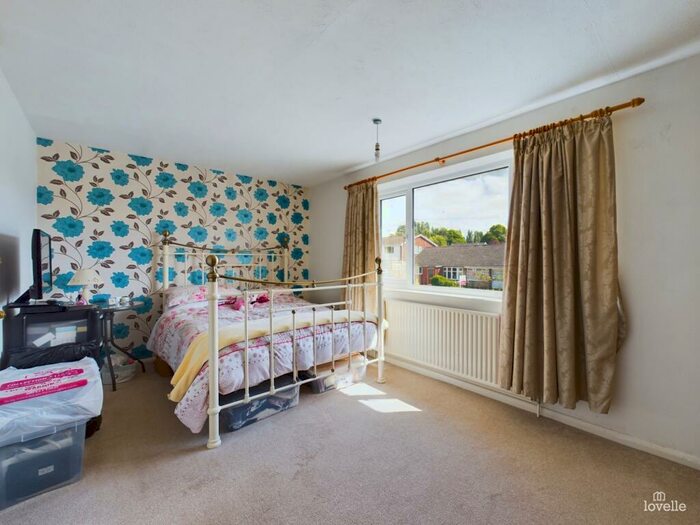 3 Bedroom Semi-Detached House For Sale In Whitfield Road, Scunthorpe, DN17