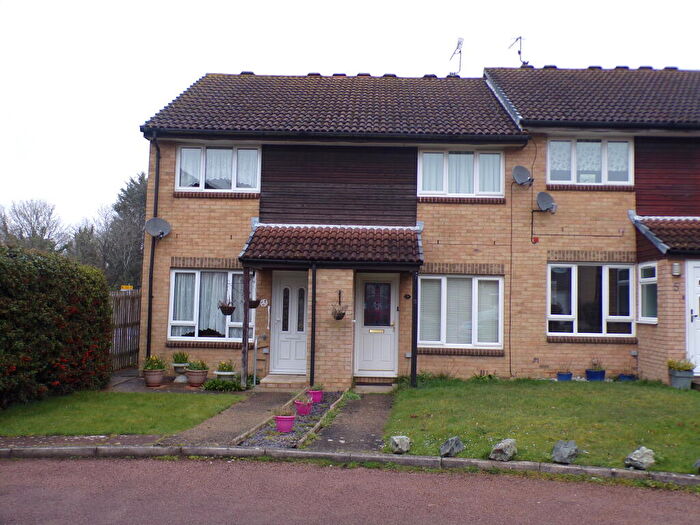 2 Bedroom End Of Terrace House To Rent In Pound Hill, RH10