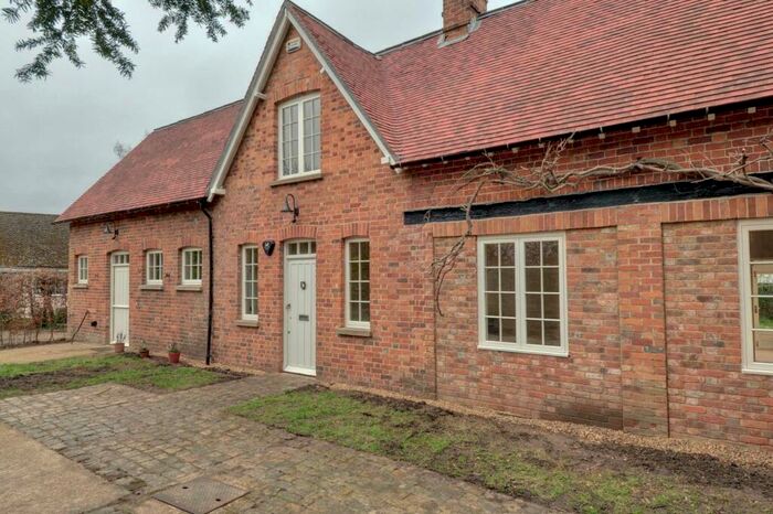 4 Bedroom Detached House To Rent In Greys Hill, Henley-On-Thames, RG9