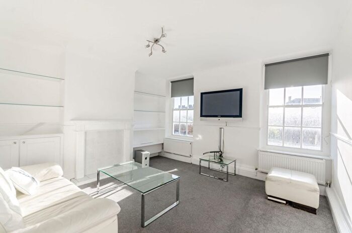 3 Bedroom Flat To Rent In Frampton Street, St John's Wood, London, NW8