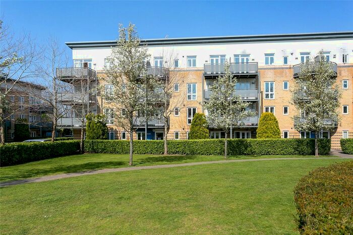 2 Bedroom Flat To Rent In Cavalli Apartments, Modena Mews, Watford, Hertfordshire, WD18