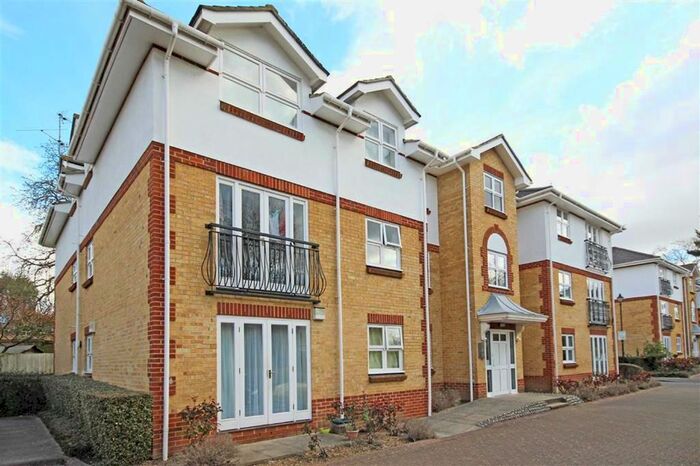 1 Bedroom Flat To Rent In Rosebank Close, Teddington, TW11