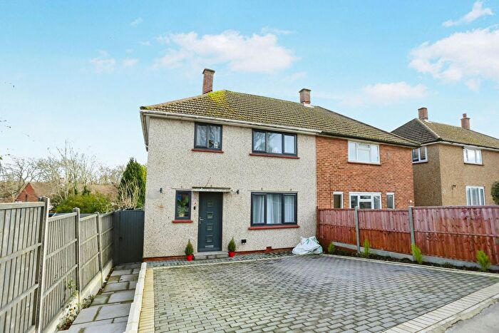 3 Bedroom Semi Detached House For Sale In Dunley Drive, New Addington, Surrey, CR0