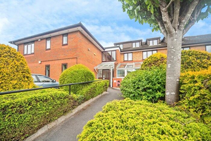 2 Bedroom Property For Sale In Sherwood Close, Southampton, SO16