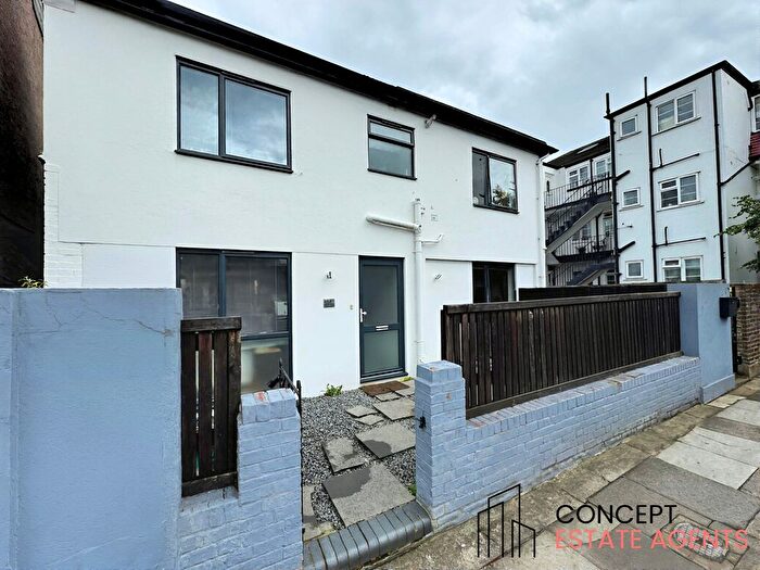 2 Bedroom Flat To Rent In Strathmore Road, Wimbledon, SW19