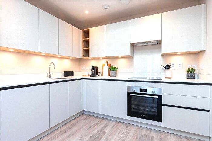 1 Bedroom Apartment To Rent In Park Street, Maidenhead, Berkshire, SL6