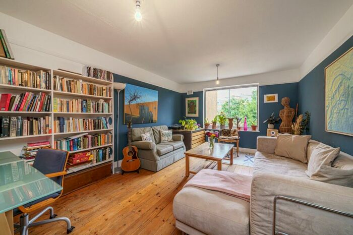 3 Bedroom Maisonette To Rent In Crystal Palace Road, East Dulwich, London, SE22