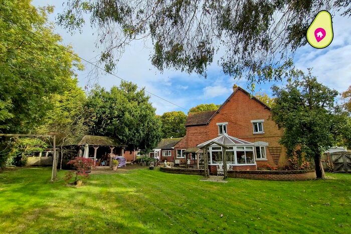 4 Bedroom Detached House For Sale In Silchester Road, Bramley, Tadley, Hampshire, RG26