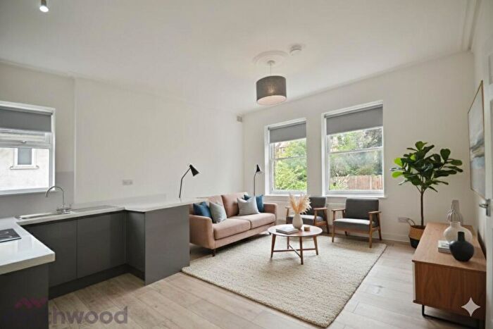 2 Bedroom Flat To Rent In Thornlaw Road, West Norwood, London, SE27