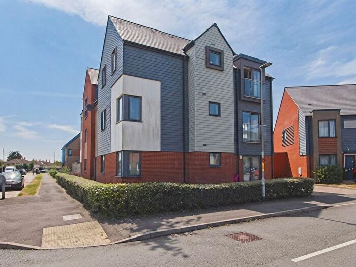 2 Bedroom Flat For Sale In Scholars Way, Ashford, TN23