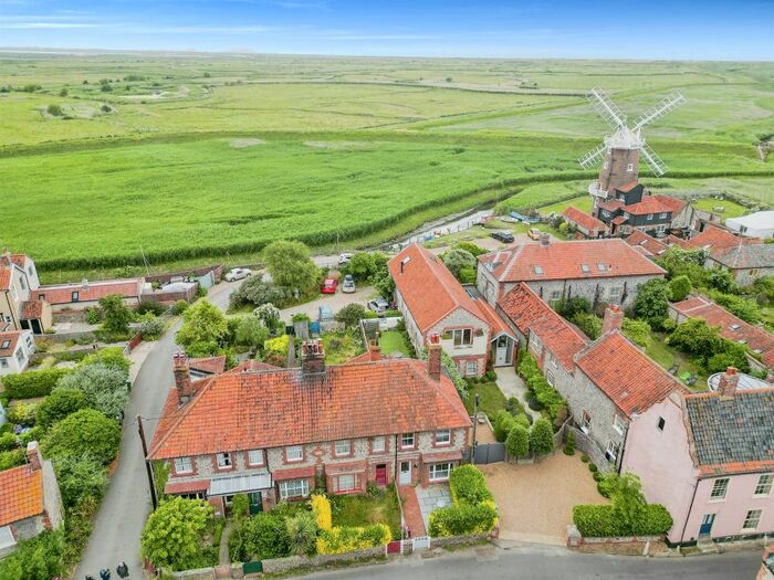 3 Bedroom Property For Sale In High Street, Cley, Holt, NR25