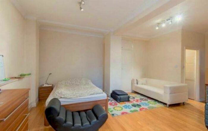 Studio To Rent In Euston Road, London, NW1