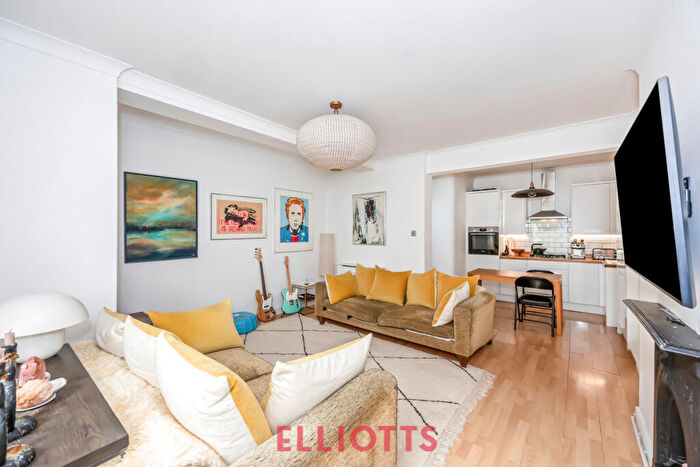 2 Bedroom Apartment For Sale In First Avenue, Hove, BN3