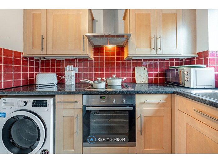 2 Bedroom Flat To Rent In Alphea Close, London, SW19