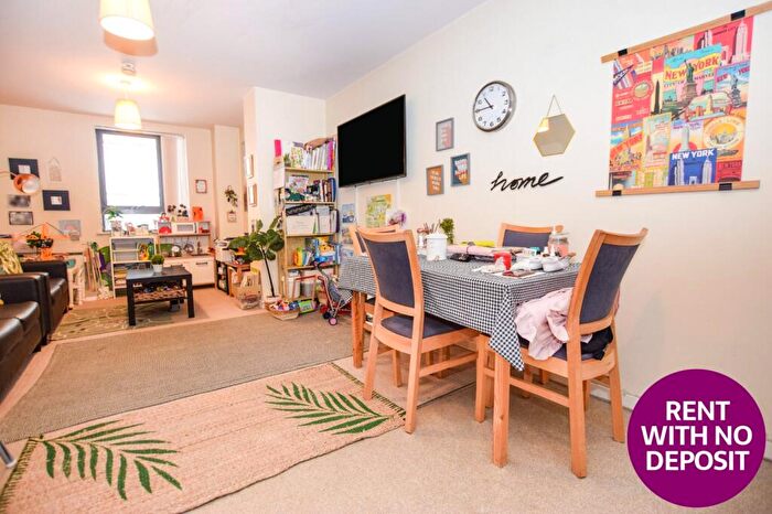 2 Bedroom Flat To Rent In City Gate, Blantyre Street, Castlefield, Manchester, M15