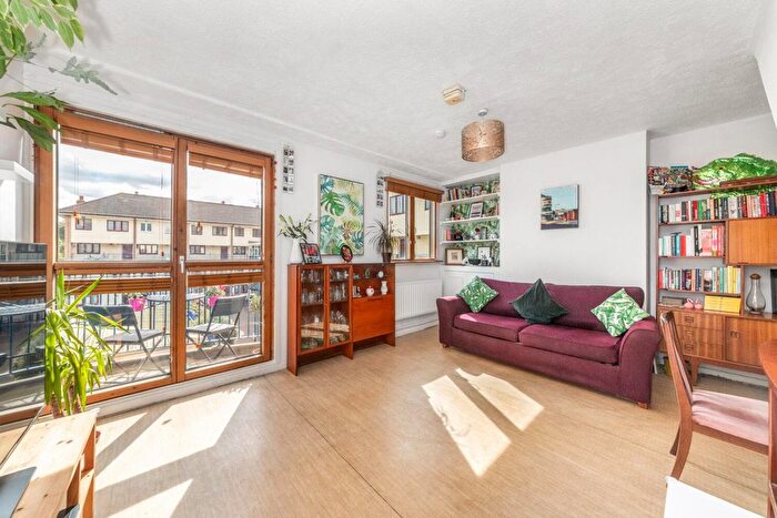 2 Bedroom Maisonette For Sale In Willowbrook Estate, Peckham, London, SE15