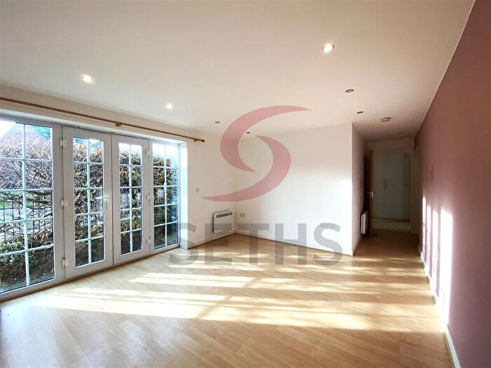 2 Bedroom Flat To Rent In Birkby Close, Hamilton, Leicester, LE5