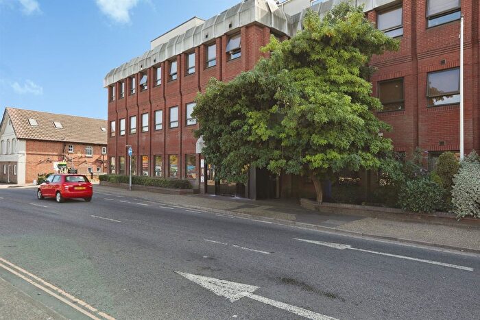 2 Bedroom Flat For Sale In White Lion Close, East Grinstead, RH19