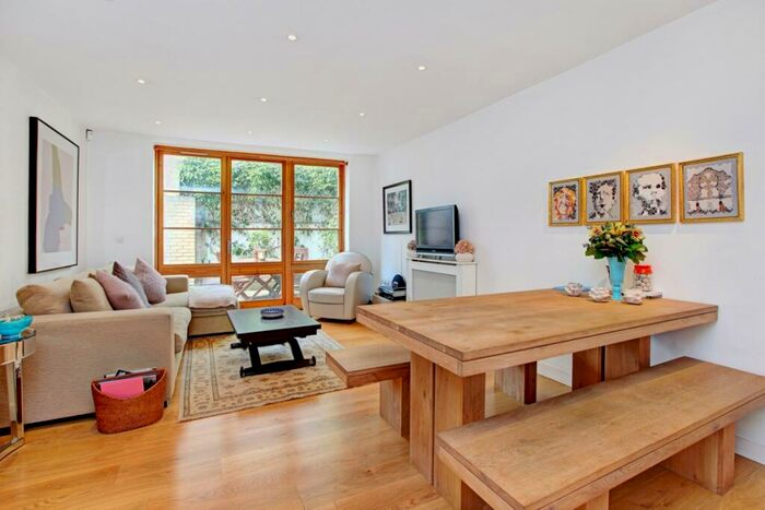 2 Bedroom Terraced House To Rent In Pied Bull Yard, London, N1