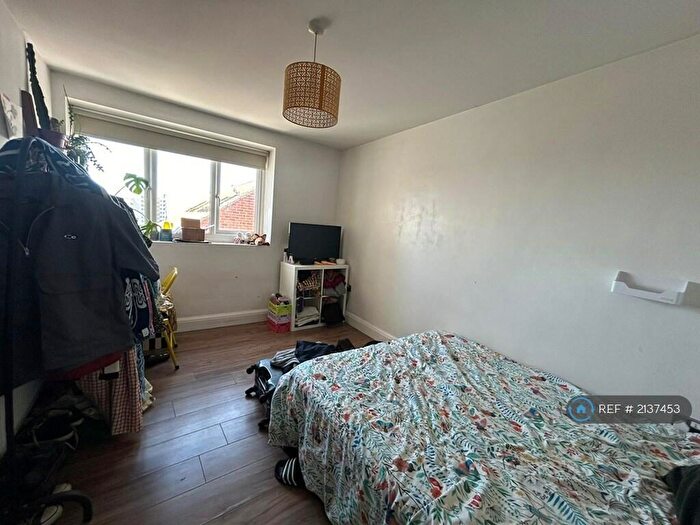 1 Bedroom Flat To Rent In Western Road, Hove, BN3