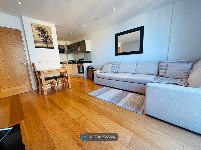 1 Bedroom Flat To Rent In Watermans Place, Leeds, LS1