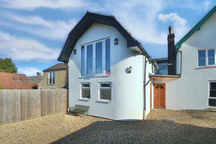 3 Bedroom Flat To Rent In Ashley, Cambridgeshire, CB8